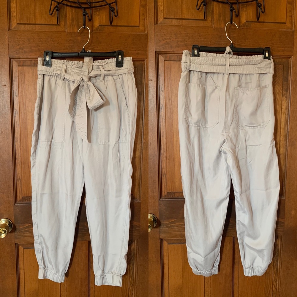cream colored abercrombie trouser pants